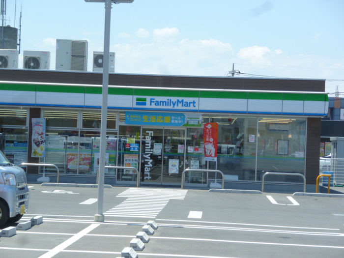 コンビニ　ファミリーマート飯能岩沢店（コンビニ）まで689m