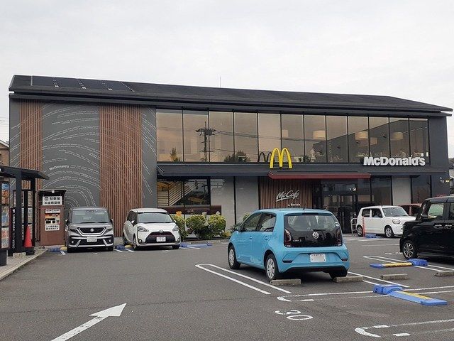 飲食店　マクドナルド　衣笠店（飲食店）まで1360m