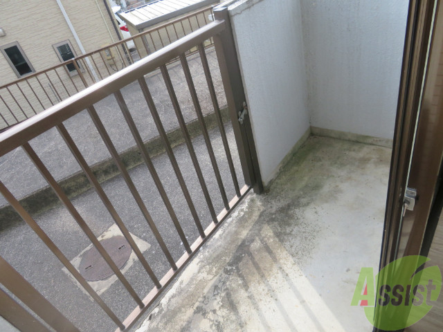 バルコニー　バルコニーは幅があり、広い印象を受けました。