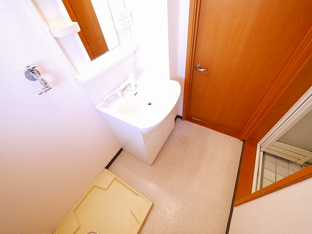 洗面設備　脱衣スペースもあります