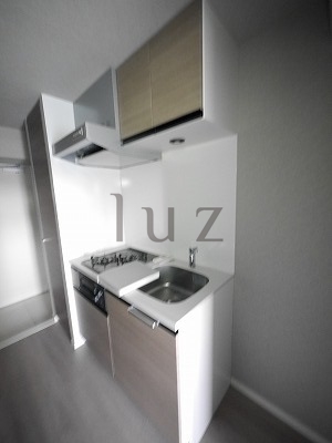 キッチン　2口コンロのグリル付きシステムキッチンです