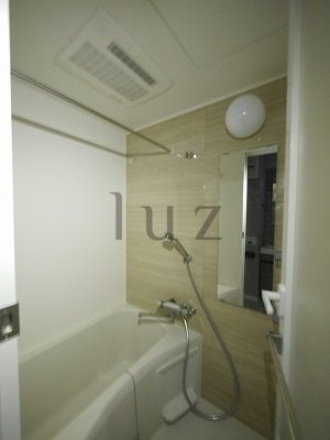 バス・シャワールーム　浴室乾燥機完備のバスルームです！