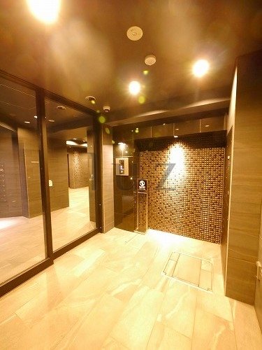 エントランス　高級感あるエントランスです。