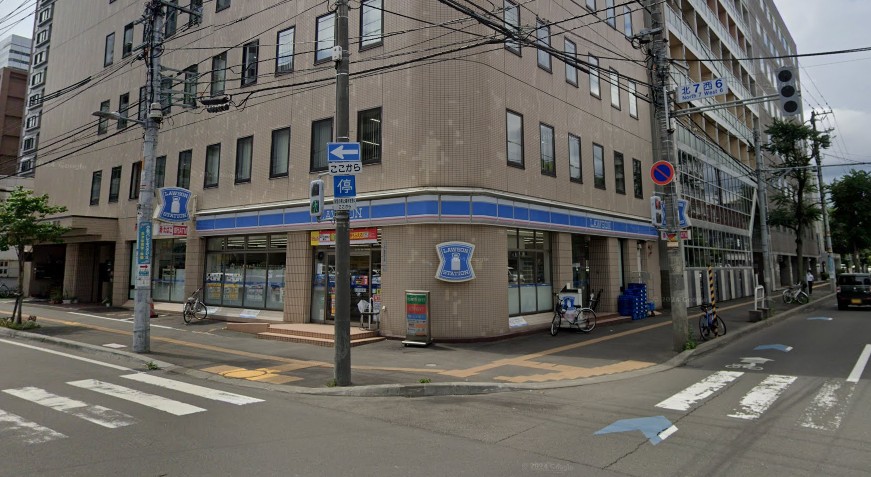コンビニ　ローソン札幌北7条西六丁目店（コンビニ）まで335m