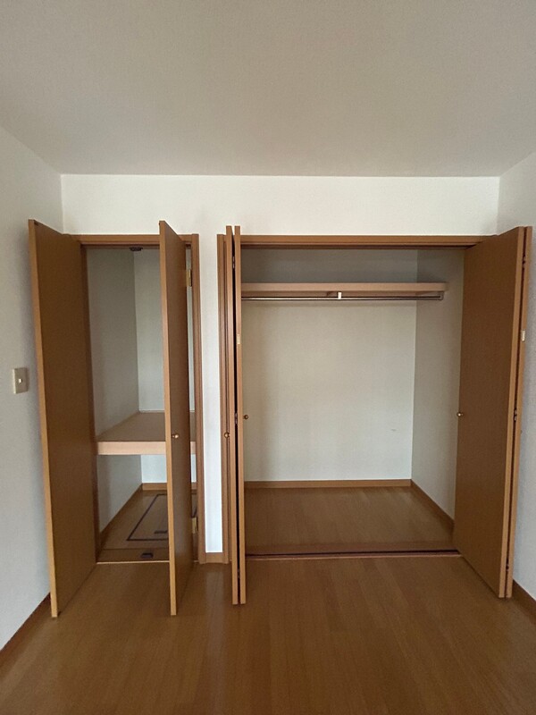 収納　内装は別部屋の参考写真です。