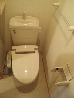 トイレ　ウォシュレット付です