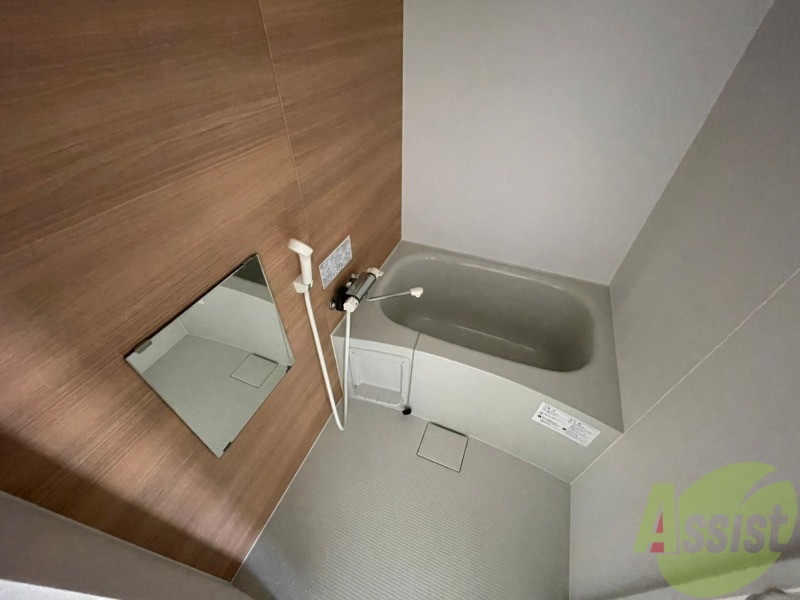 バス・シャワールーム　バスルームはこちらです。広々としてゆったり休めます。