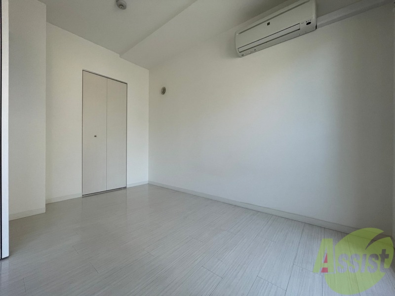 その他部屋・スペース　ダイニングキッチンの隣には洋室があります。寝室ですね。