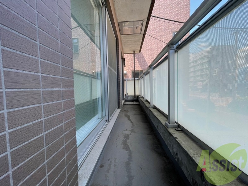 バルコニー　こちらはバルコニー。洗濯物が干せるようになっています。