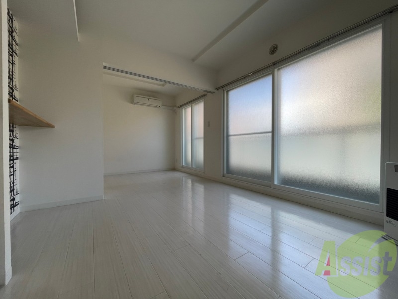 居室・リビング　７．８帖のダイニングキッチン。ご飯を食べるお部屋ですね。