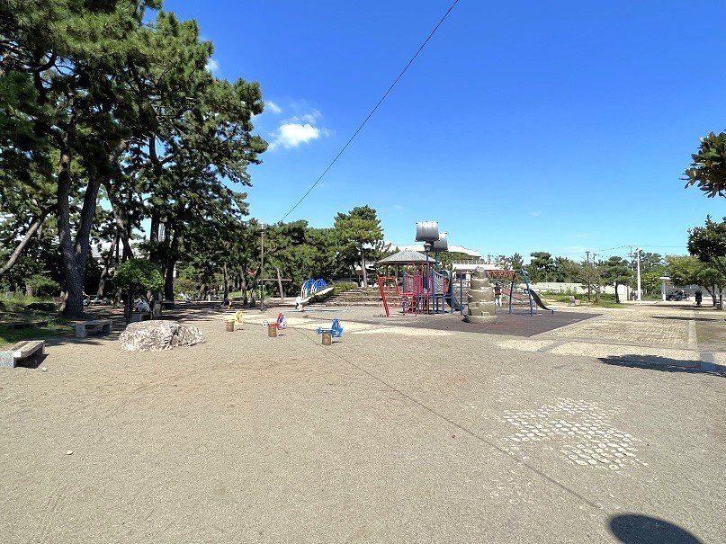 公園　茅ヶ崎公園（しおさい広場）（公園）まで330m