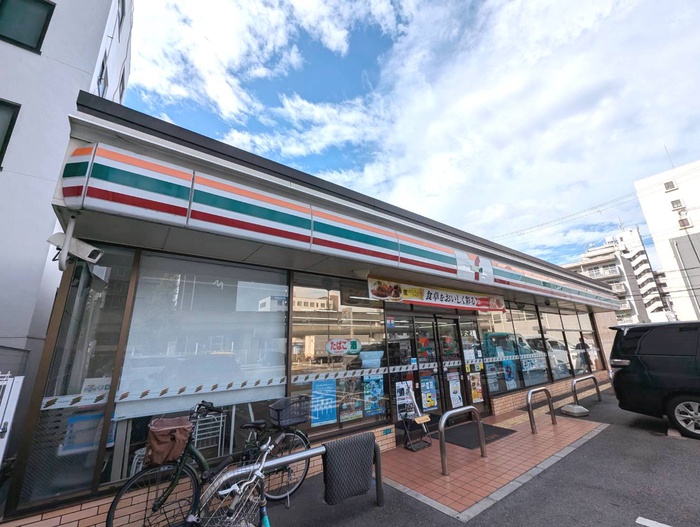 コンビニ　セブンイレブン（コンビニ）まで76m