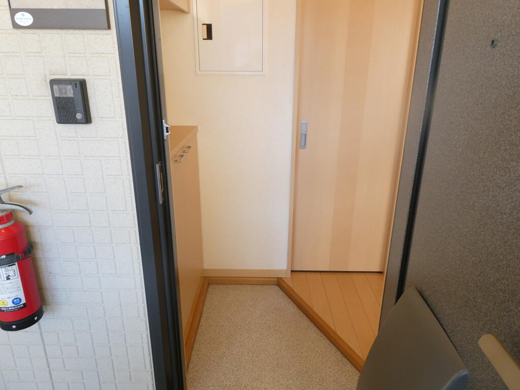 玄関　内観写真・動画・パノラマは同アパート同タイプ間取り2階の部屋