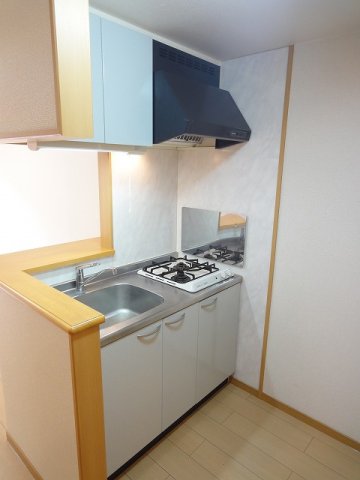 キッチン　コンパクトなキッチンで掃除もラクラク