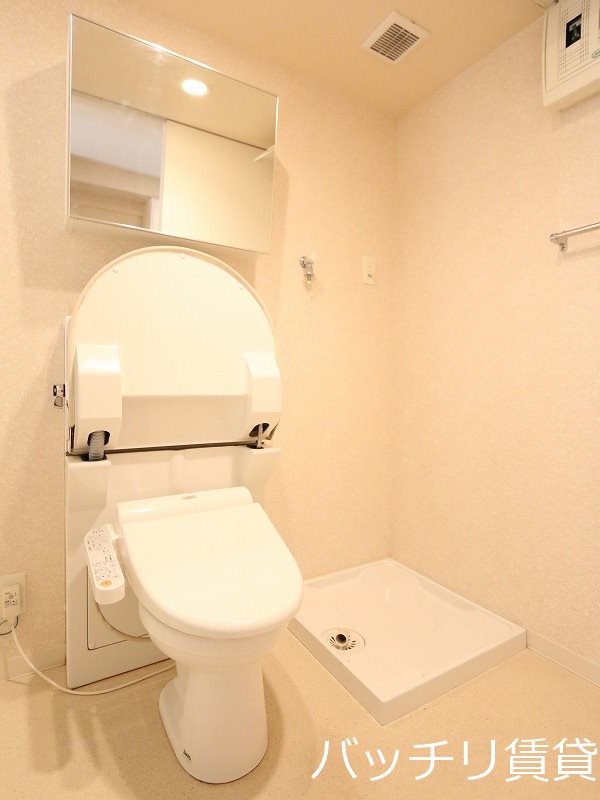 トイレ　別号室タイプの為現況を優先致します。