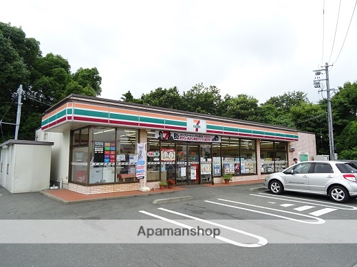 コンビニ　セブンイレブン（コンビニ）まで447m