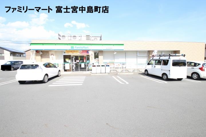 コンビニ　ファミリーマート（コンビニ）まで704m