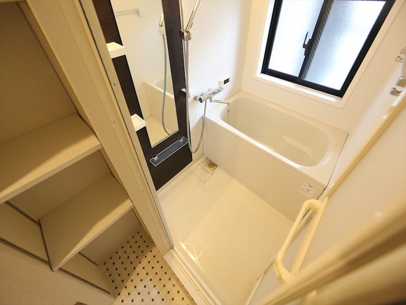 バス・シャワールーム　浴室暖房乾燥機付　追い焚き・オートバス付お風呂