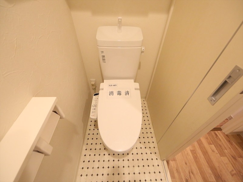 トイレ　温水洗浄暖房便座付トイレ