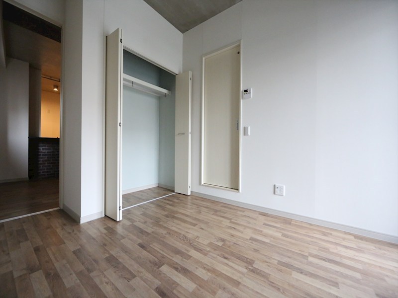 その他部屋・スペース　洋室5.7帖　クローゼット付（収納充実してます）