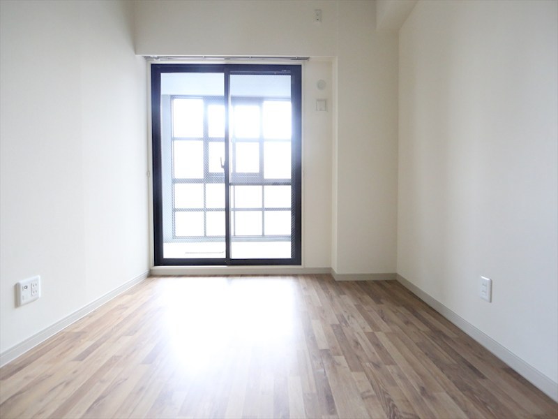 バルコニー　洋室5.7帖　クローゼット付　バルコニー