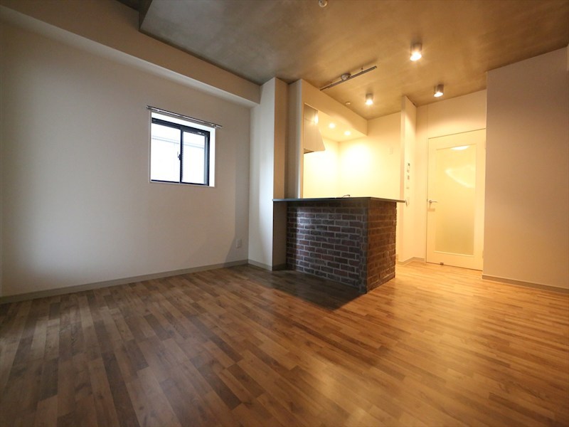 居室・リビング　ＬＤＫ13帖　カウンターキッチン　エアコン完備