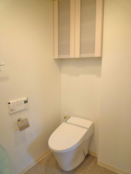 トイレ　温水洗浄便座付き