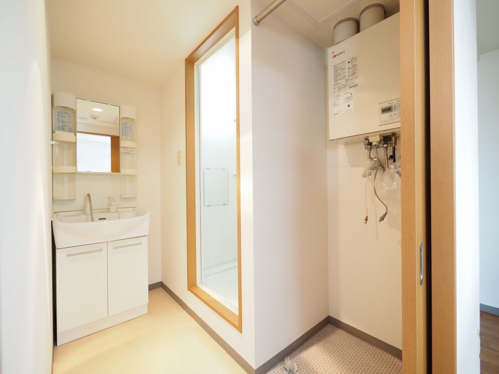 洗面設備　コンパクトで使いやすい洗面所