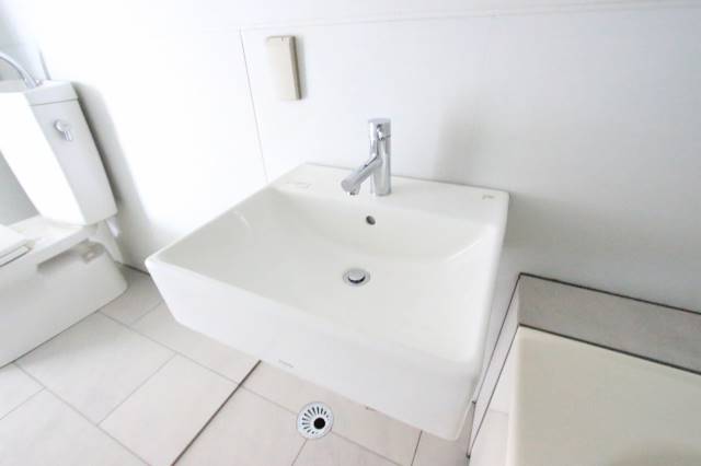 洗面設備　斬新場デザインです。