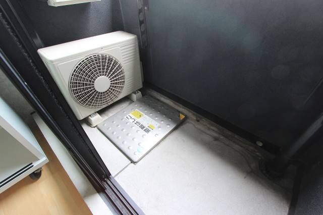 バルコニー　奥行きのあるベランダあり。