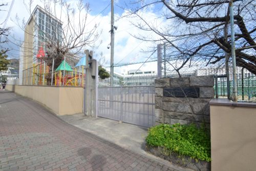 小学校　神戸中華同文学校（小学校）まで696m