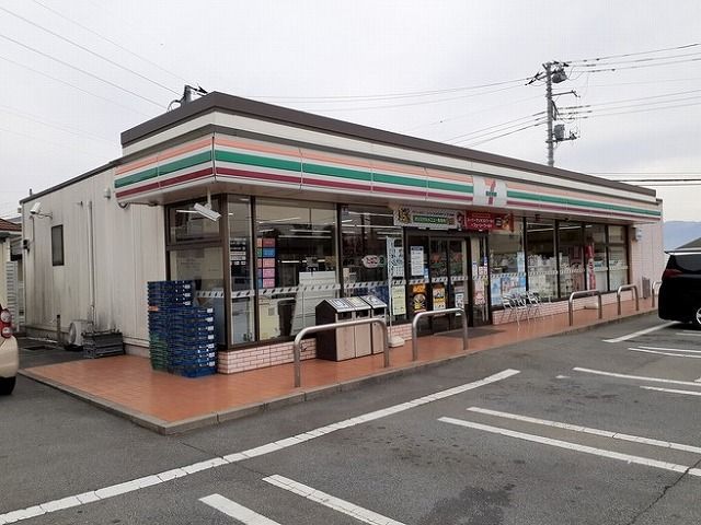 コンビニ　セブンイレブン甲斐双葉龍地店（コンビニ）まで450m