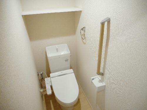 トイレ　温水洗浄便座付き