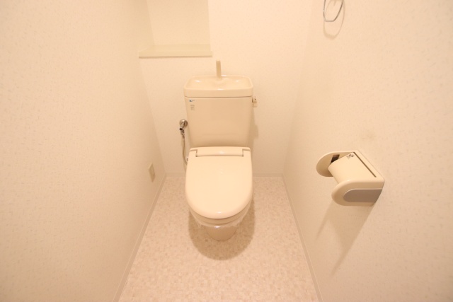 トイレ　※別室の参考写真の為、現況優先です。