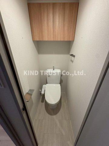 トイレ　落ち着いた色調のトイレです