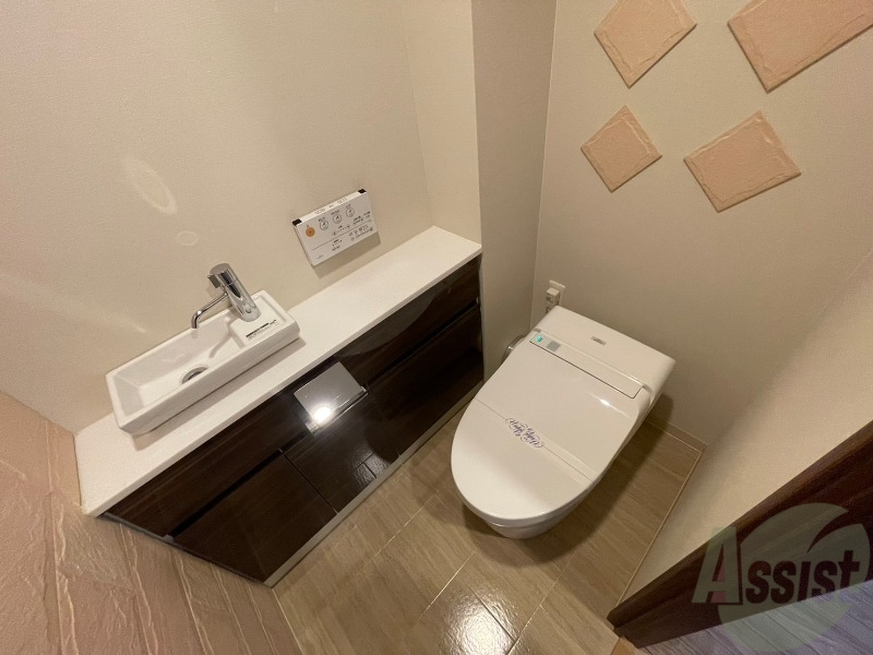 トイレ　ウォシュレット機能がついたトイレ。安心して使用できますね。