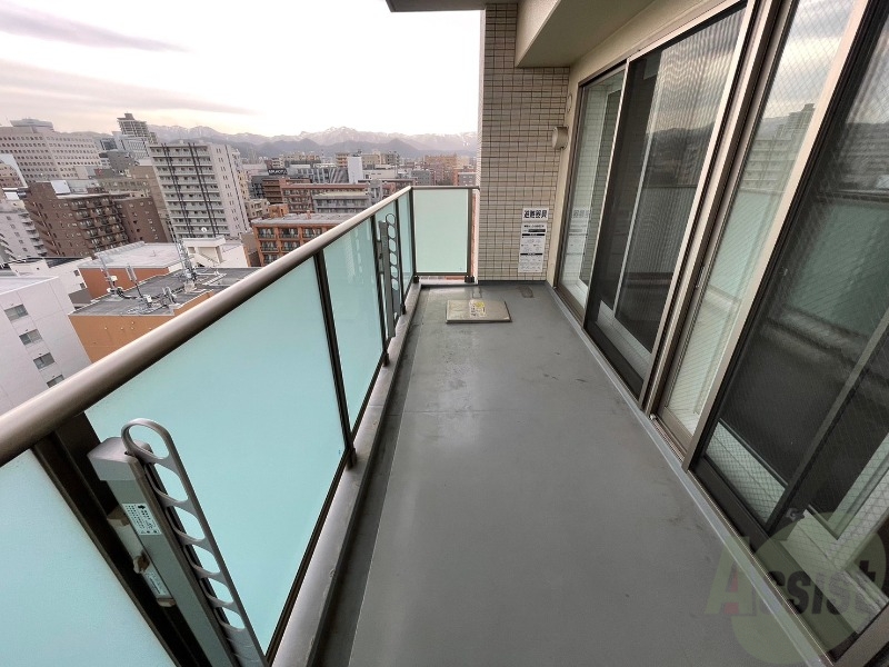 バルコニー　バルコニーです。洗濯物を干したり一息ついたりできますね！