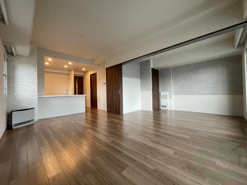 居室・リビング　広くてキレイなお部屋が広がっていて、充実した生活が送れそう。