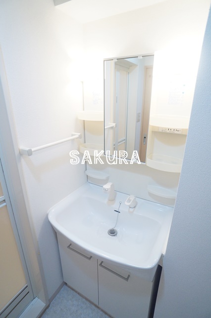 洗面設備　身支度に欠かせない独立洗面台♪