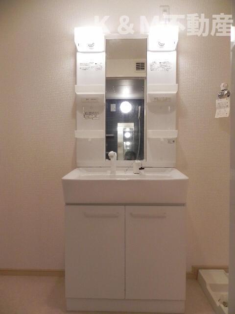 洗面設備　コンパクトで使いやすい洗面所