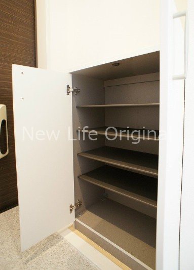 収納　コンパクトな玄関収納付。