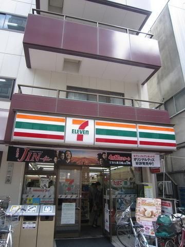 コンビニ　セブンイレブン（コンビニ）まで300m