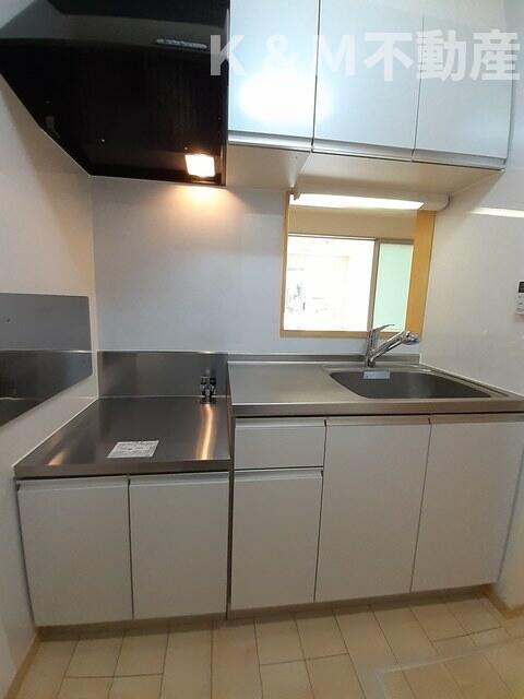 キッチン　コンパクトなキッチンで掃除もラクラク