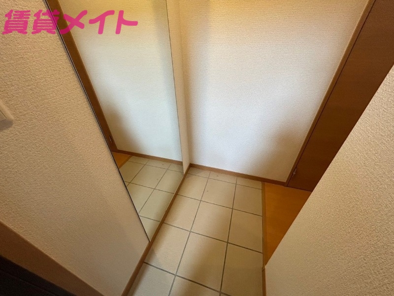玄関　別部屋参考写真です