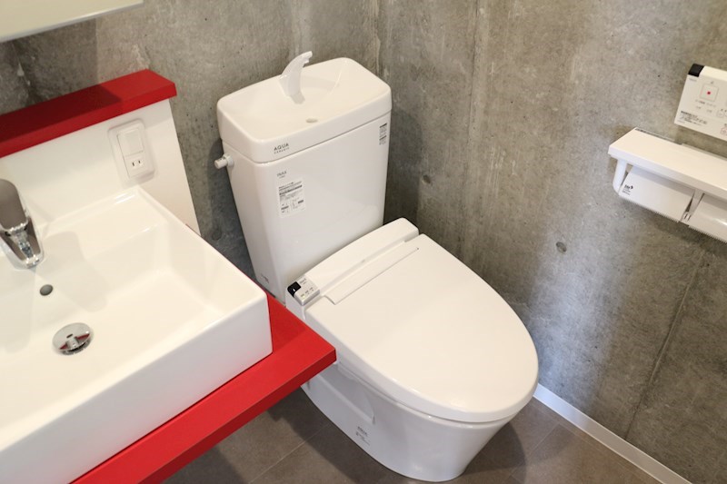 トイレ　シャワー付きWC