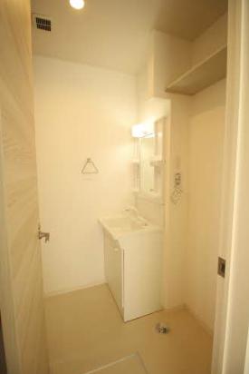 洗面設備　スペースが確保できる洗面所です