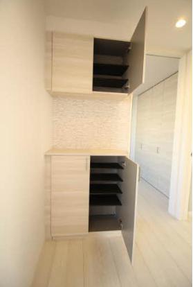 玄関　収納もある玄関です