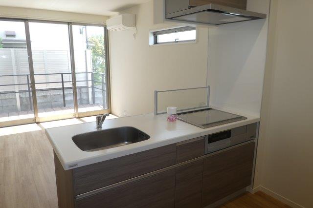 キッチン　３口IHコンロ付システムキッチン