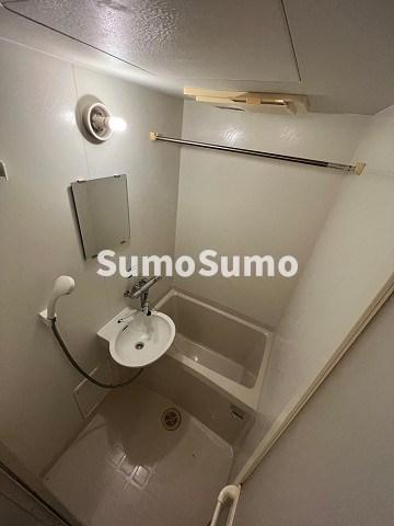 バス・シャワールーム　落ち着いた空間のお風呂です