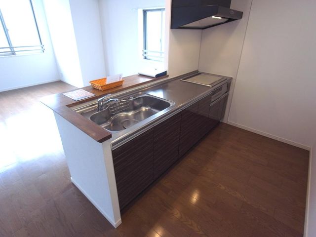 キッチン　３口ビルトインコンロ付きのキッチン